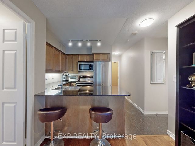 1111 - 736 Spadina Ave