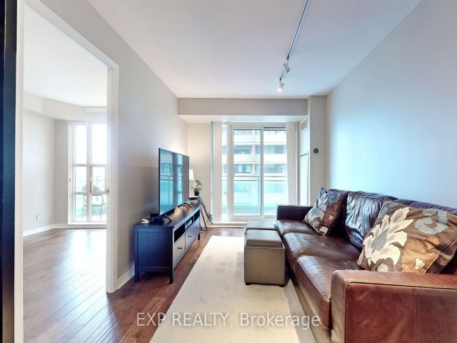 1111 - 736 Spadina Ave