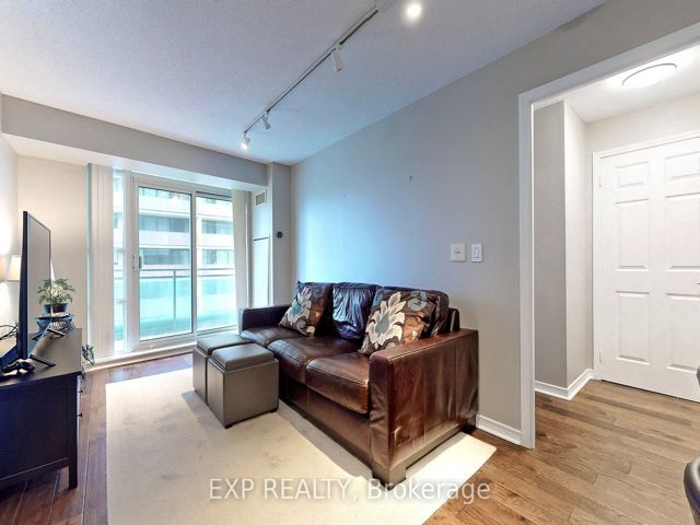 1111 - 736 Spadina Ave