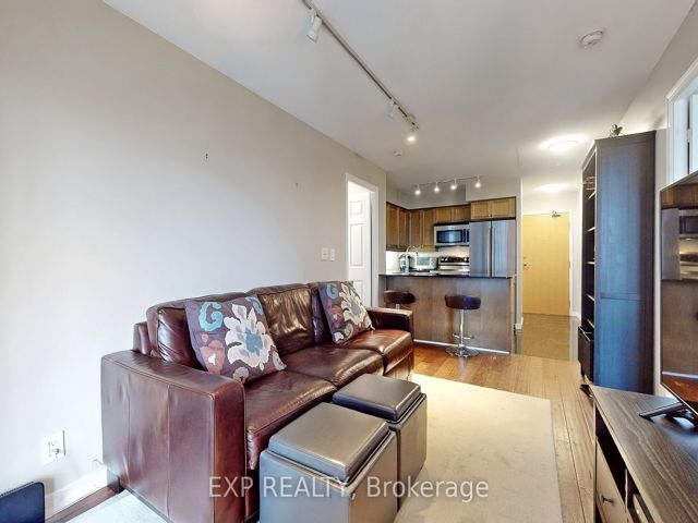 1111 - 736 Spadina Ave