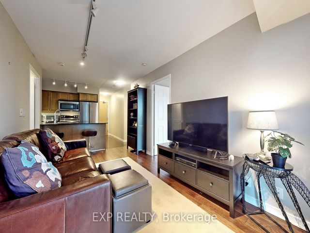 1111 - 736 Spadina Ave