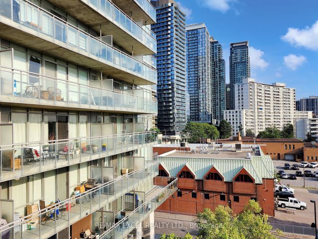 502 - 30 Canterbury Pl