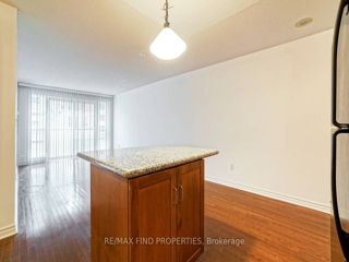 401 - 270 Wellington St W