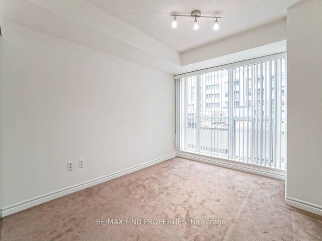 401 - 270 Wellington St W