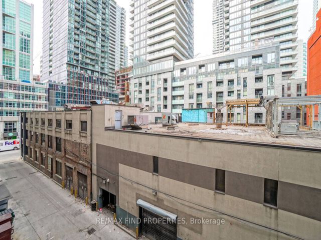 401 - 270 Wellington St W