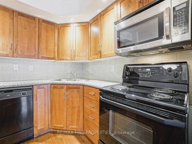 401 - 270 Wellington St W
