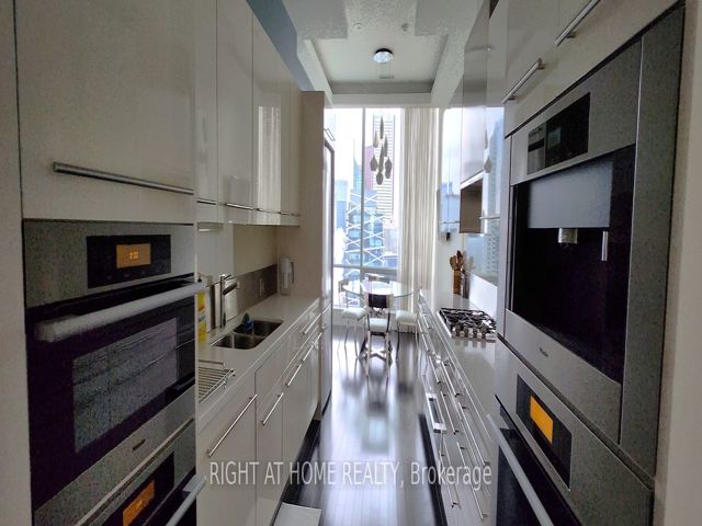 UPH04 - 80 John St
