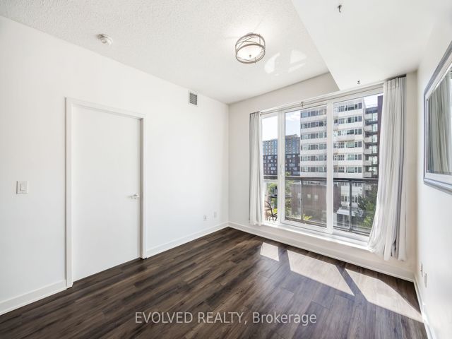 527 - 55 Regent Park Blvd