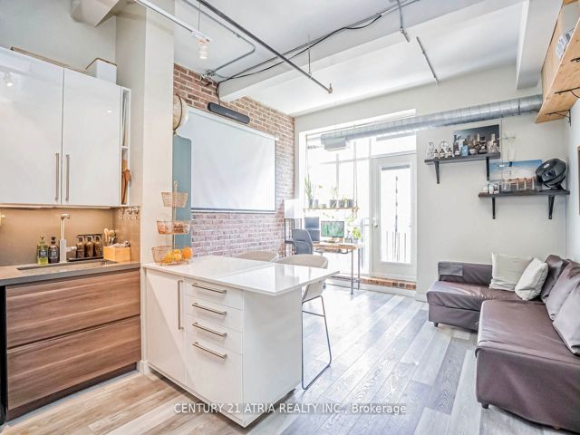 523 - 955 Queen St W