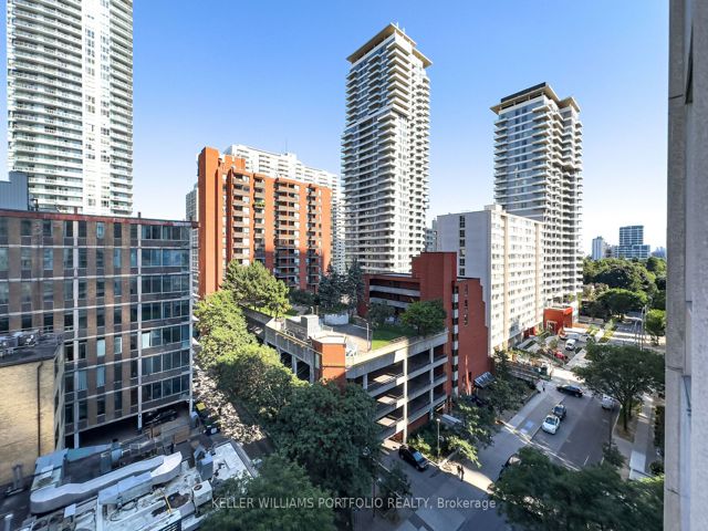 1009 - 43 Eglinton Ave E