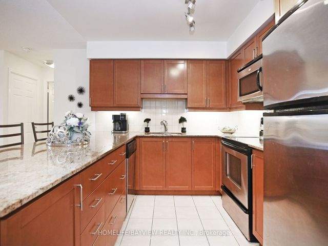 1207 - 736 Spadina Ave