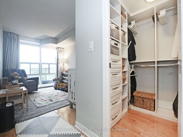 1207 - 736 Spadina Ave