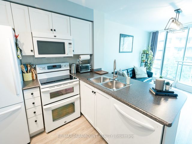 619 - 650 Queens Quay W