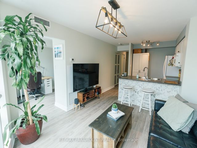 619 - 650 Queens Quay W