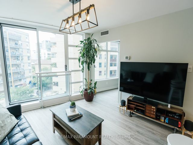 619 - 650 Queens Quay W