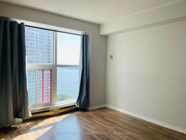 2206 - 77 Harbour Sq