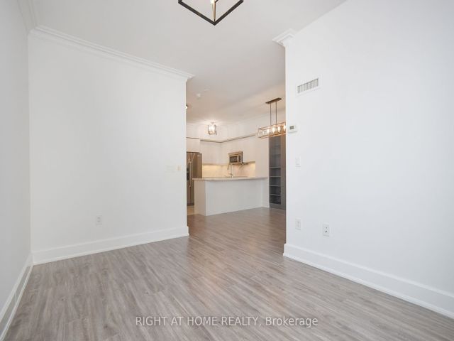 PH17 - 650 Sheppard Ave E