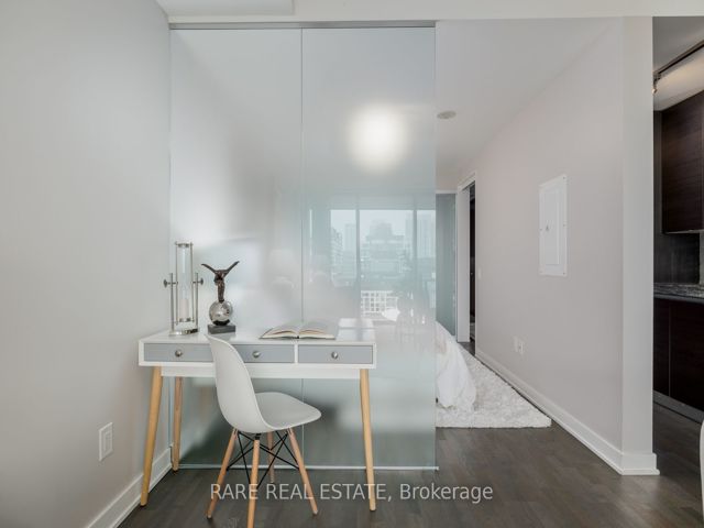 1307 - 629 King St W