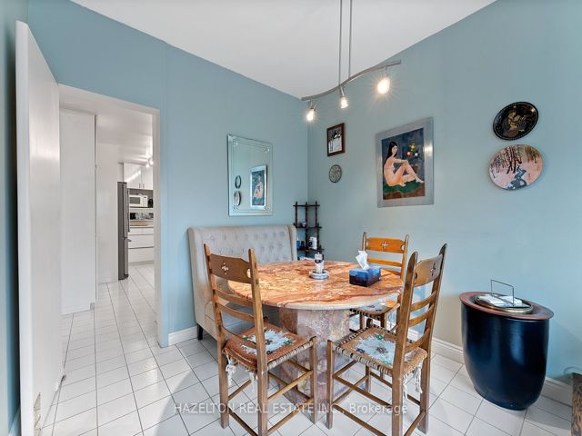 402 - 18A Hazelton Ave