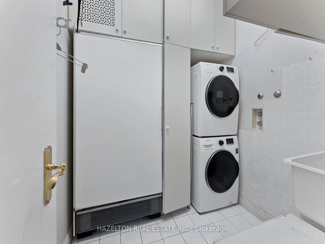 402 - 18A Hazelton Ave