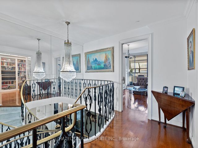 402 - 18A Hazelton Ave