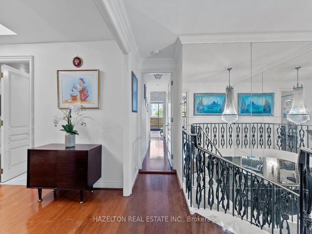 402 - 18A Hazelton Ave