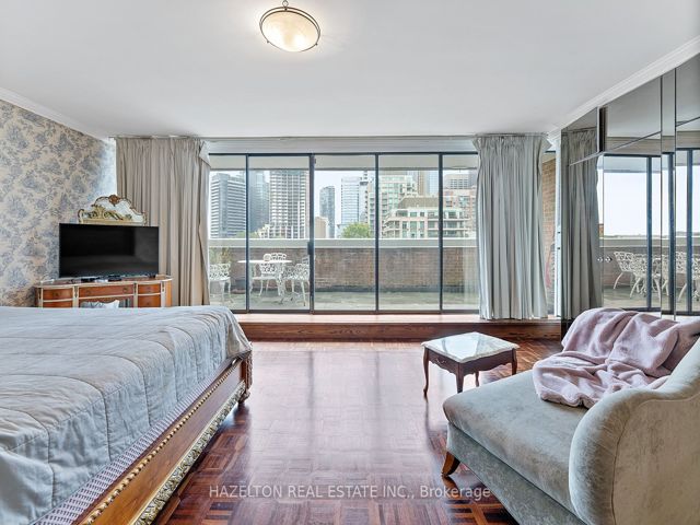 402 - 18A Hazelton Ave