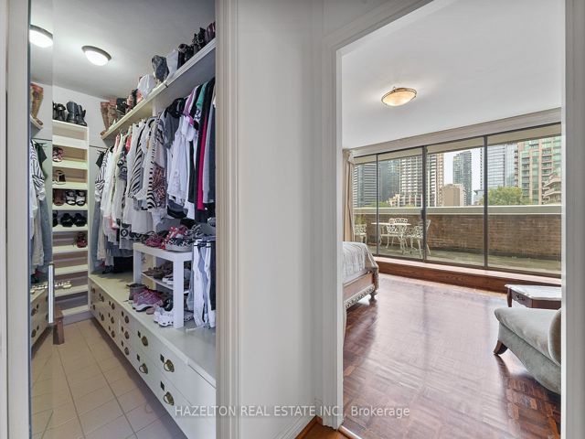 402 - 18A Hazelton Ave