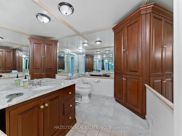 402 - 18A Hazelton Ave
