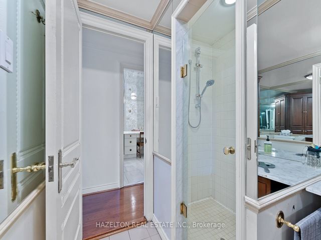 402 - 18A Hazelton Ave