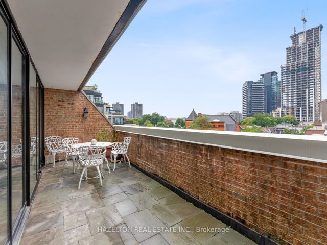 402 - 18A Hazelton Ave