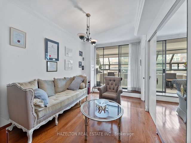 402 - 18A Hazelton Ave