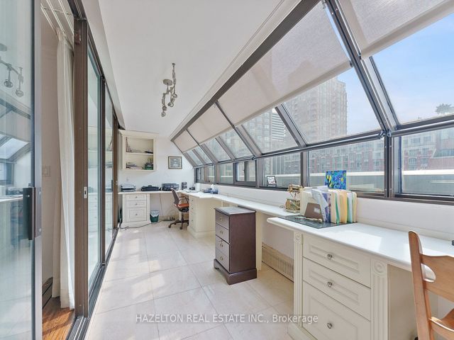 402 - 18A Hazelton Ave