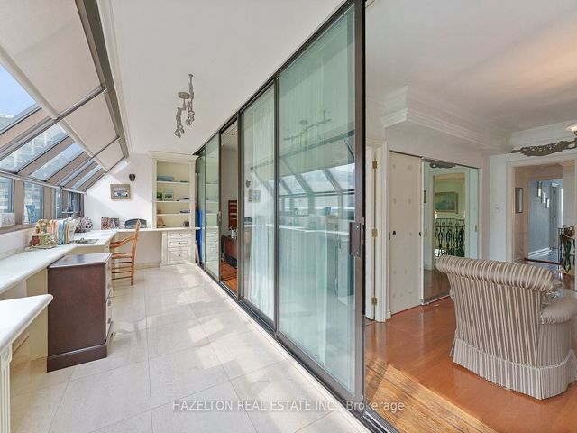 402 - 18A Hazelton Ave