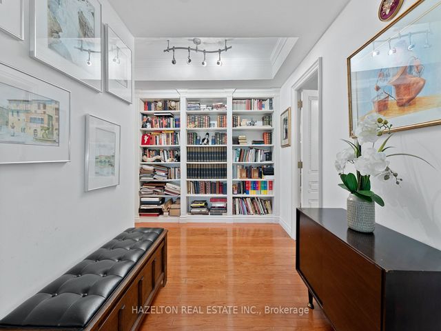 402 - 18A Hazelton Ave