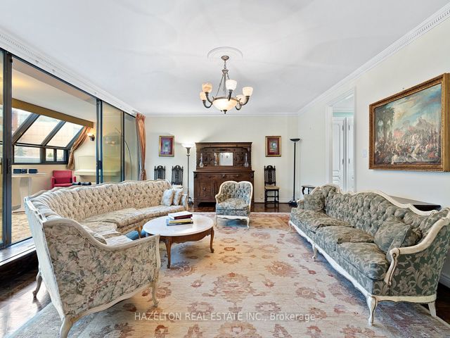 402 - 18A Hazelton Ave