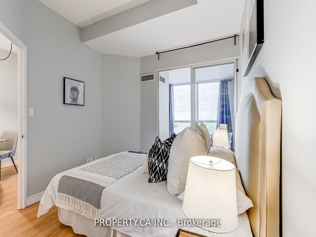 203 - 55 Bloor St E