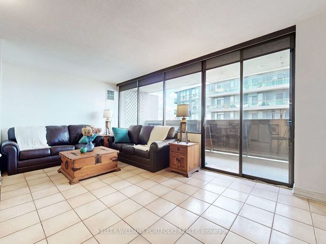 1510 - 720 Spadina Ave