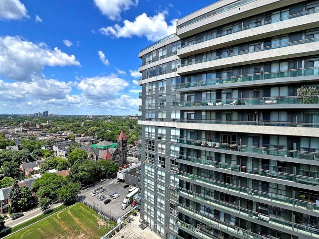 1510 - 720 Spadina Ave