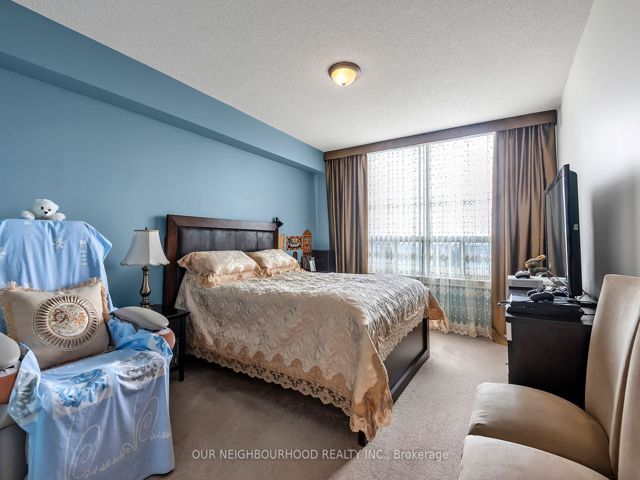 813 - 1720 Eglinton Ave E