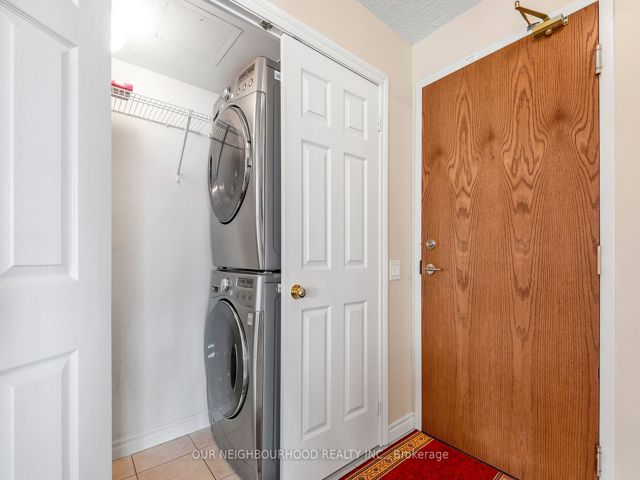 813 - 1720 Eglinton Ave E
