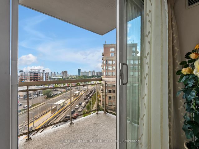 813 - 1720 Eglinton Ave E