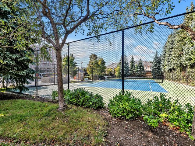 813 - 1720 Eglinton Ave E