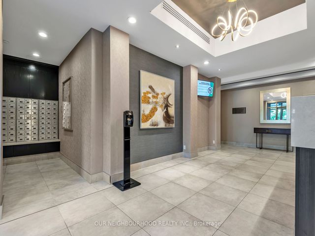 813 - 1720 Eglinton Ave E