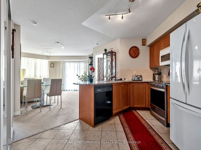813 - 1720 Eglinton Ave E