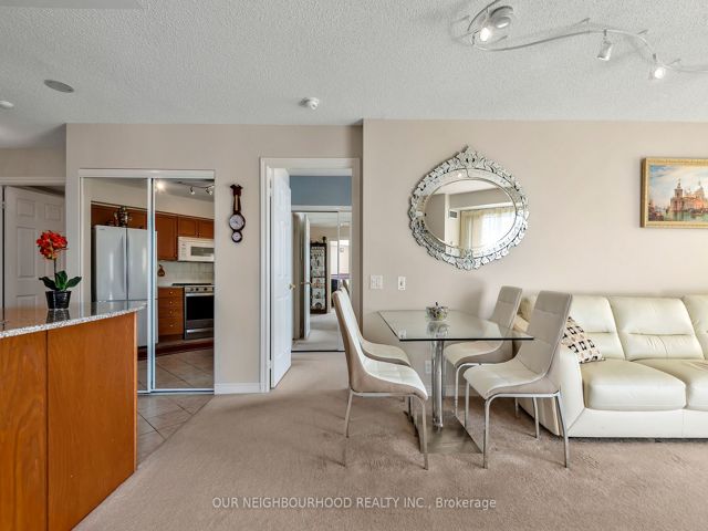 813 - 1720 Eglinton Ave E