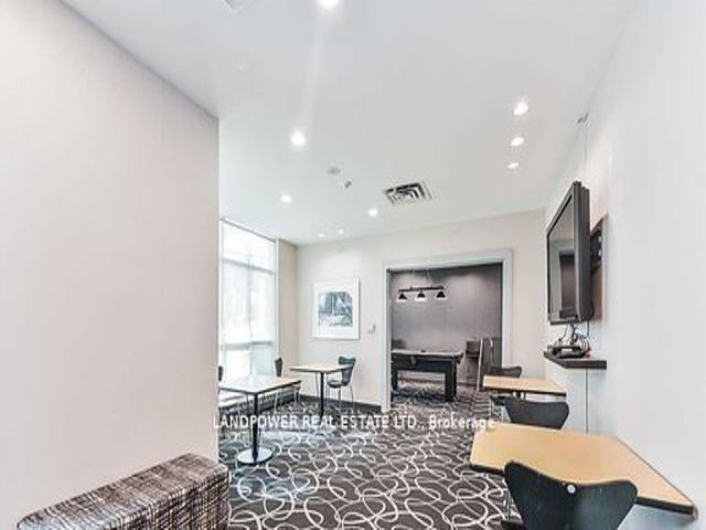 308 - 600 Queens Quay W