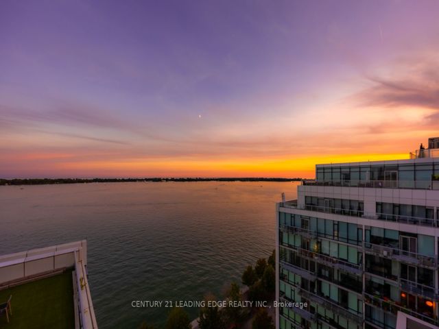 1211 - 39 Queens Quay E