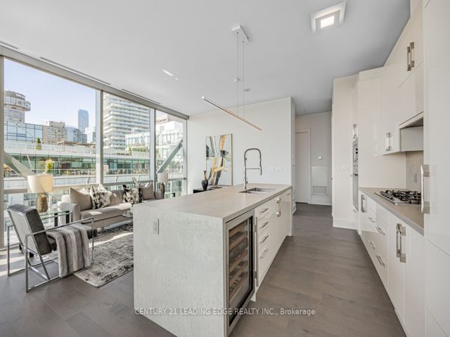 1211 - 39 Queens Quay E