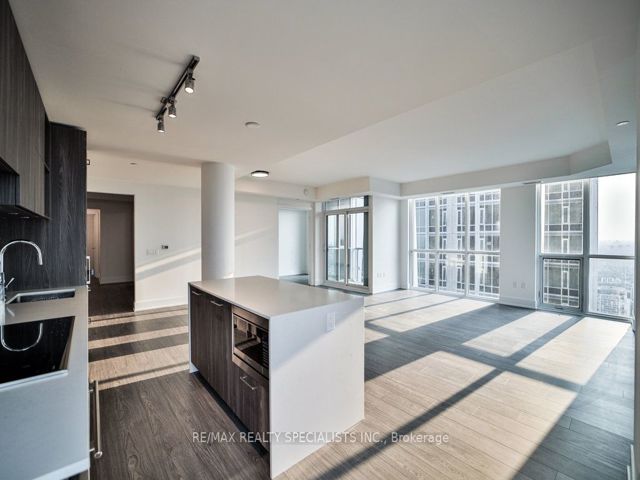 5102 - 1 Yorkville Ave